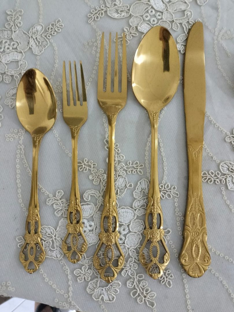 CUBIERTOS DORADOS FIGURA 