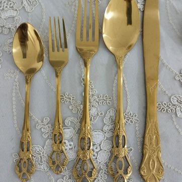 CUBIERTOS DORADOS FIGURA  - imagen 1