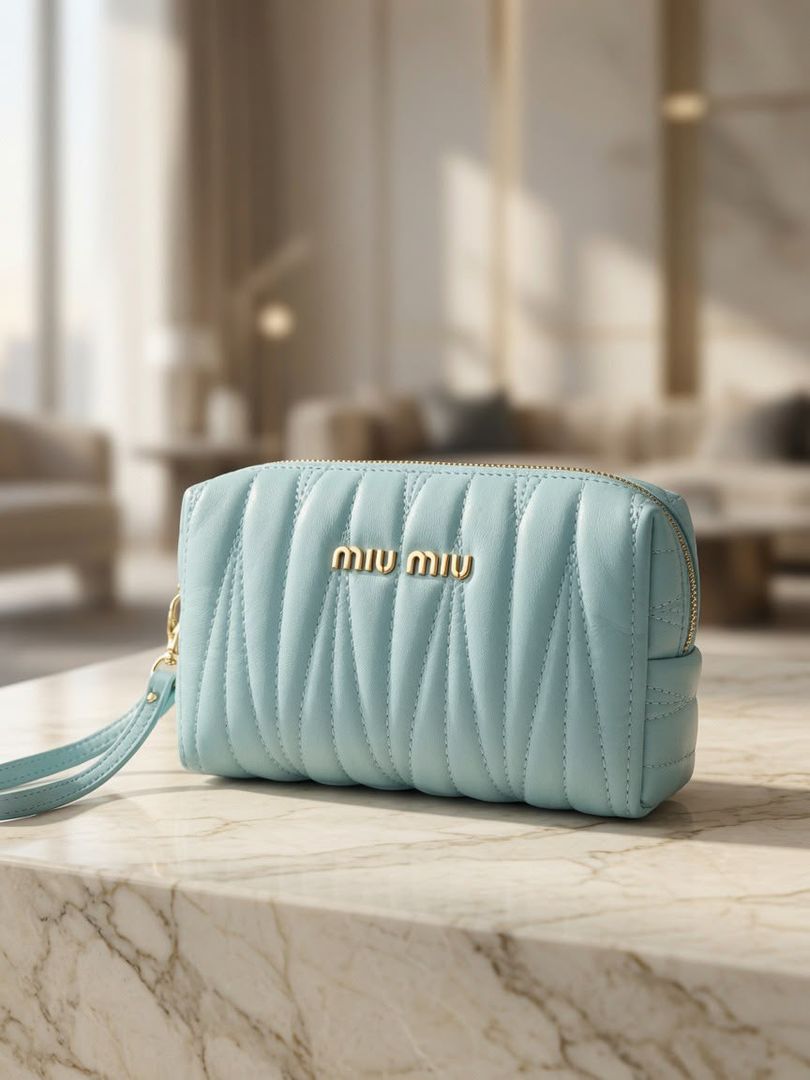 Cosmetiquera miu miu