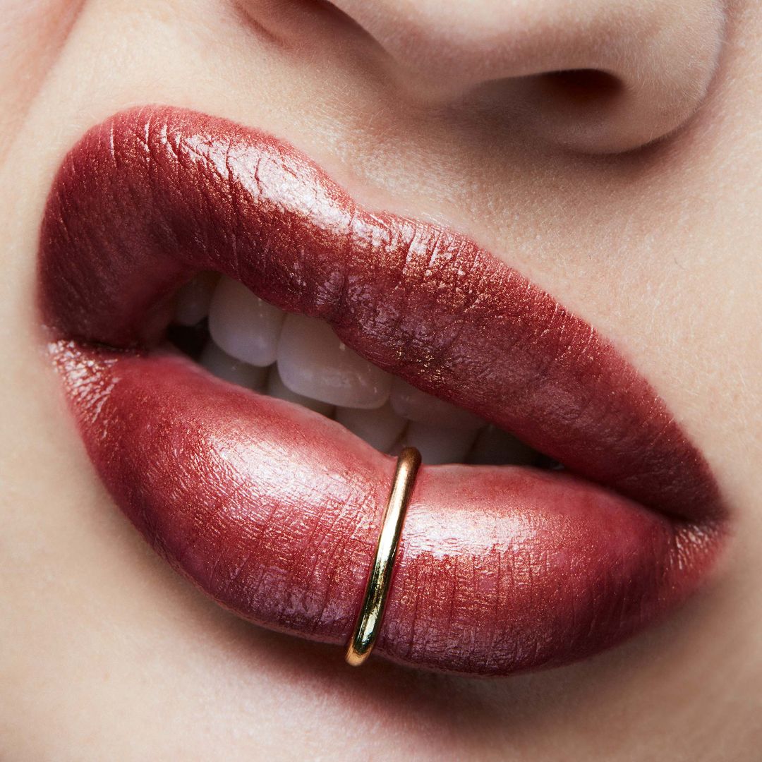 Labial Frost - "O"