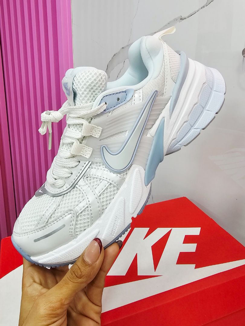 NIKE V2K RUN CELESTE
