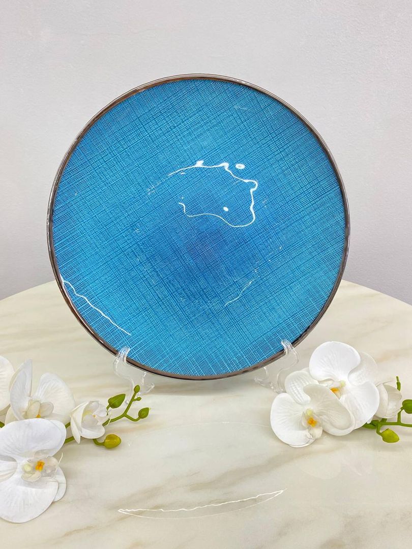 Bajo Plato Cristal Azul borde plata