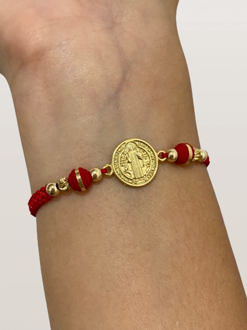 Pulsera San Benito balin 4mm y neopreno 6mm tejido macramé