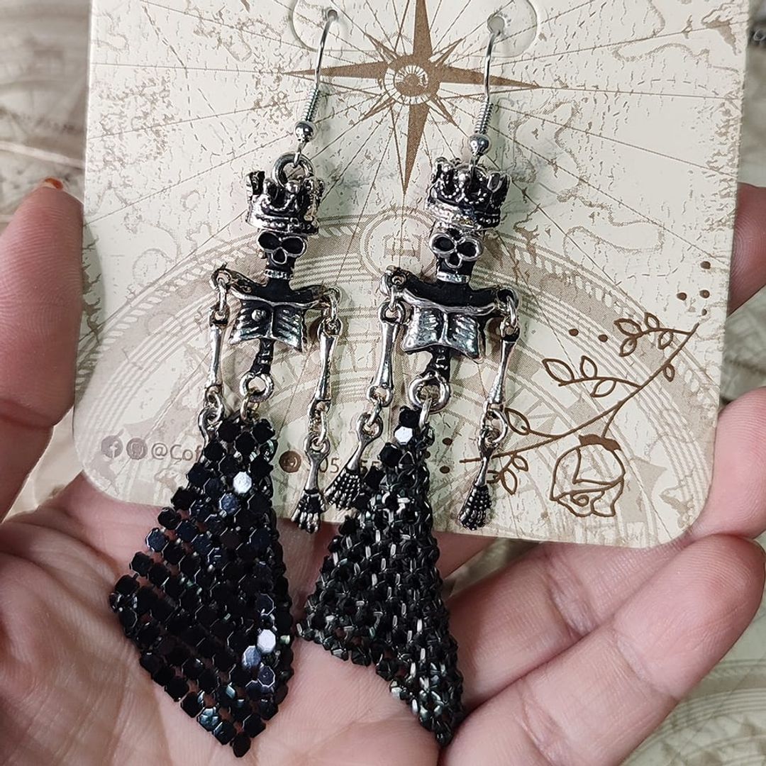 ARETES CALAVERA FALDA NEGRA