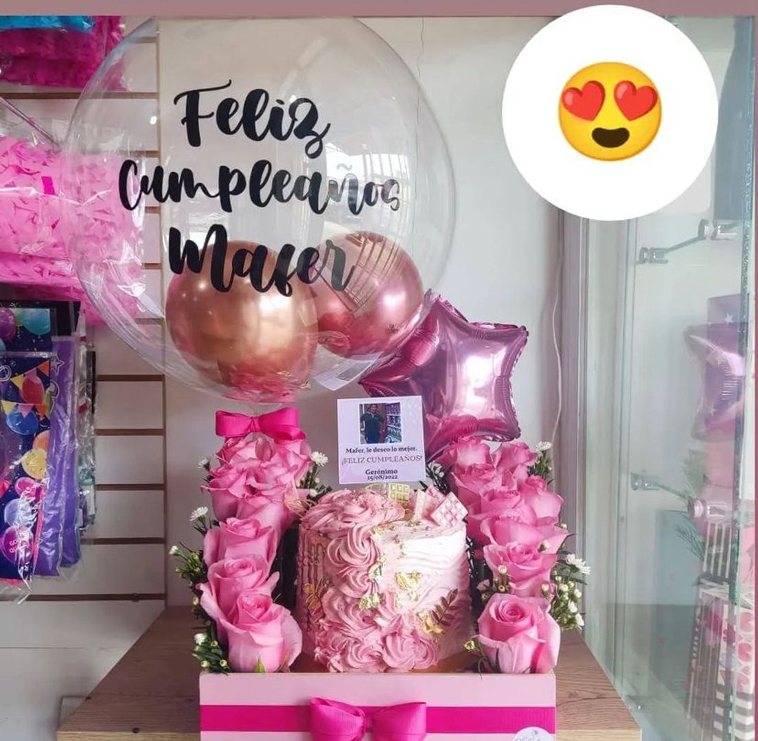 Torta en caja decorada con rosas 