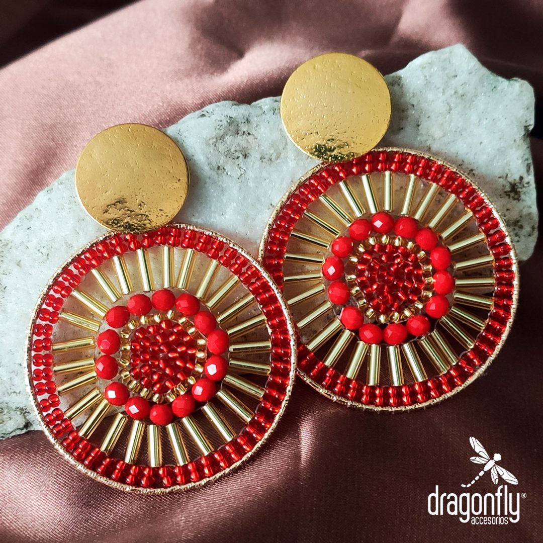 arete bronce mandala tejido a mano en mostacilla y muranos  rojos y canutillos