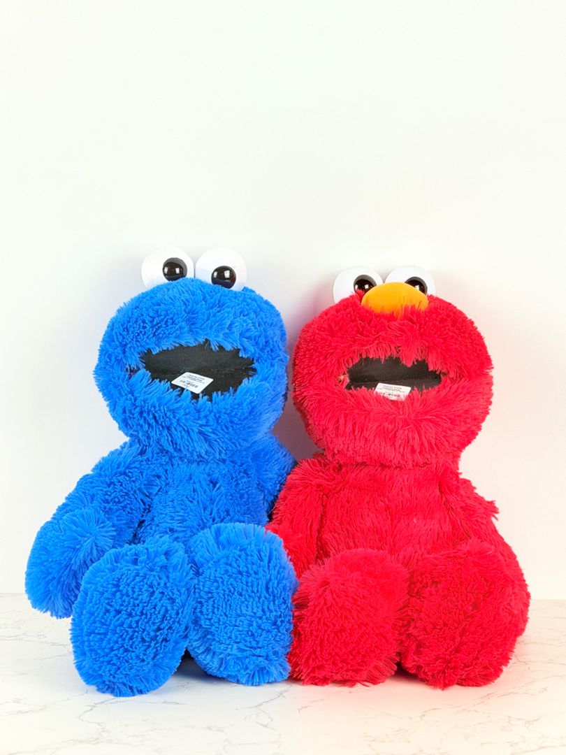 ELMO Y COME GALLETAS 40CM