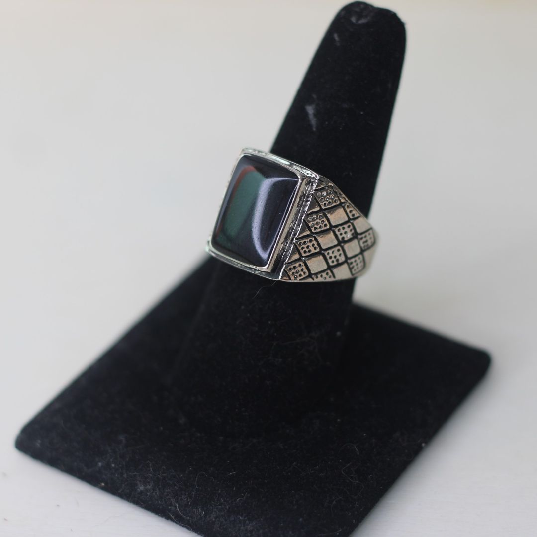ANILLO CUADRADO TALLADO