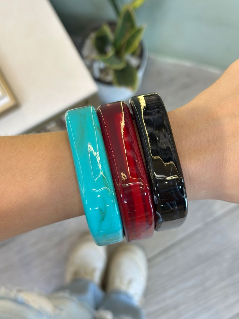 Pulsera acrílica semicuadrada 