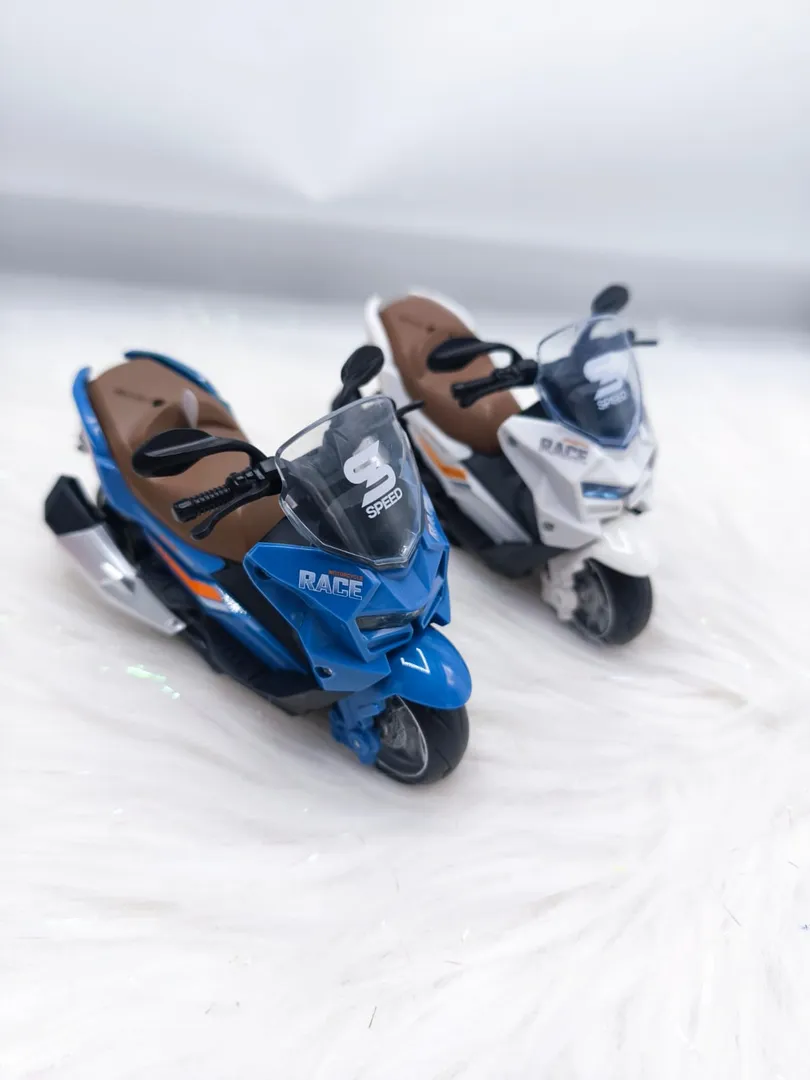 MOTO METALICA (tipo scooter)