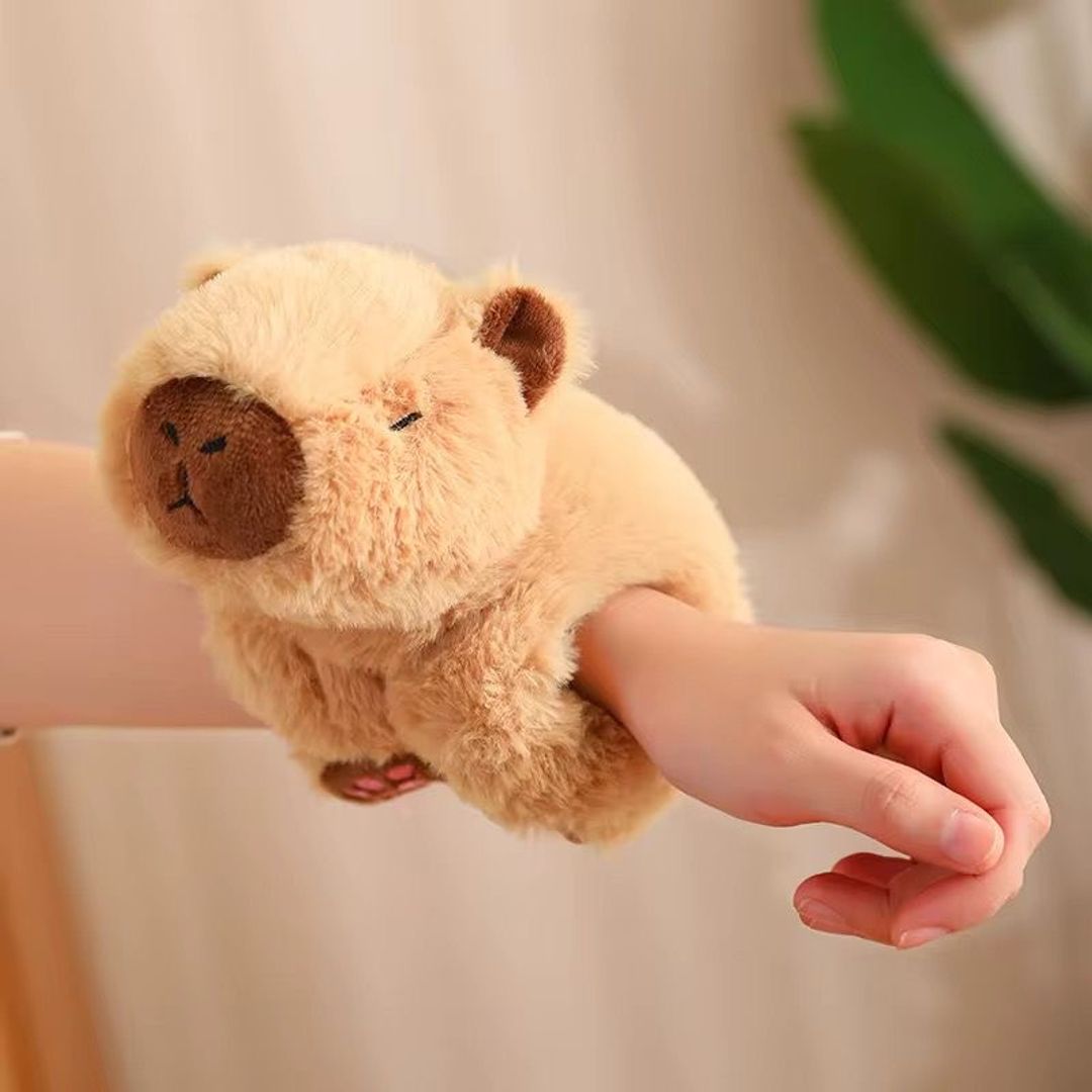 Pulsera peluche capibara sencilla 