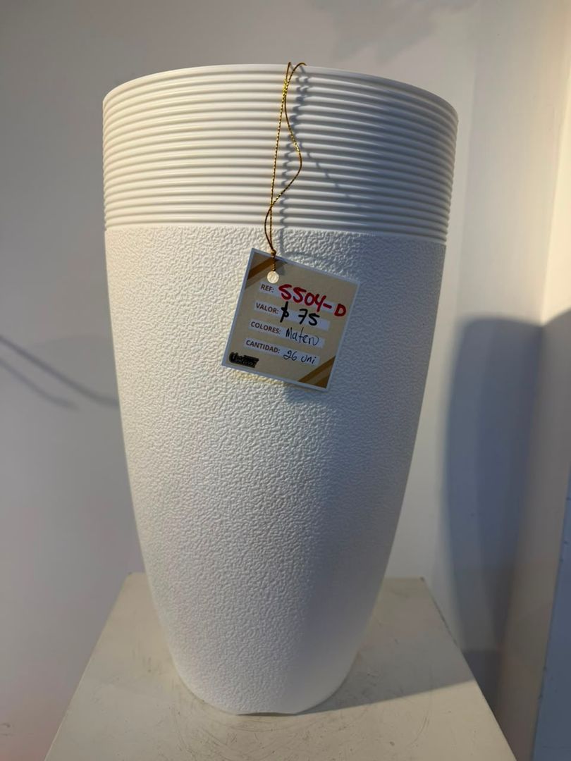 MATERO PLASTICO MEDIANO TALLADO