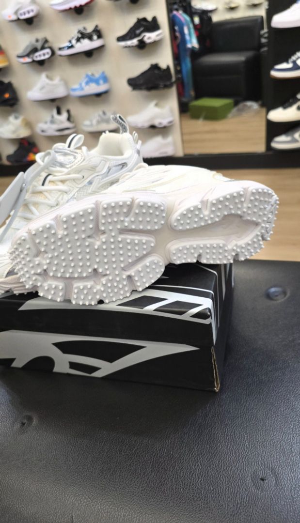 Off white Be Right Black