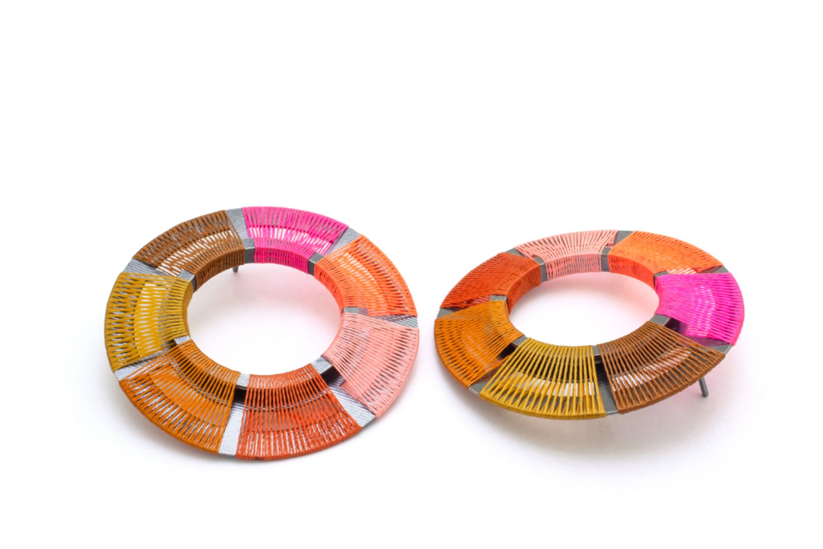 7-BLOCK WOVEN CIRCLE EARRINGS