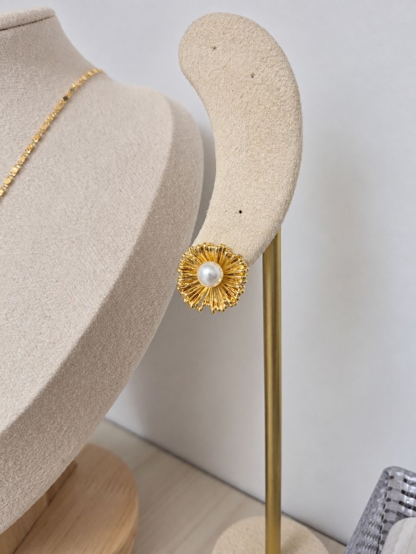 Aretes Flora