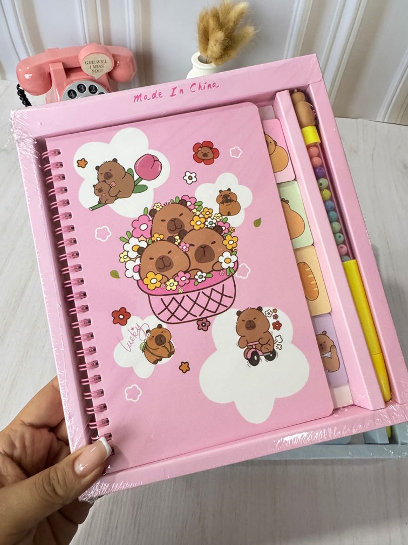 Kit cuaderno y lapicero capibara