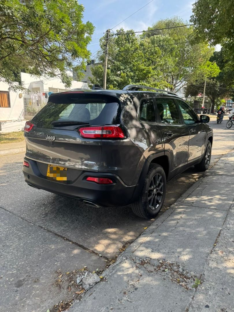 JEEP CHEROKEE 3.2L AUT 4X4 2015 LONGITUDE