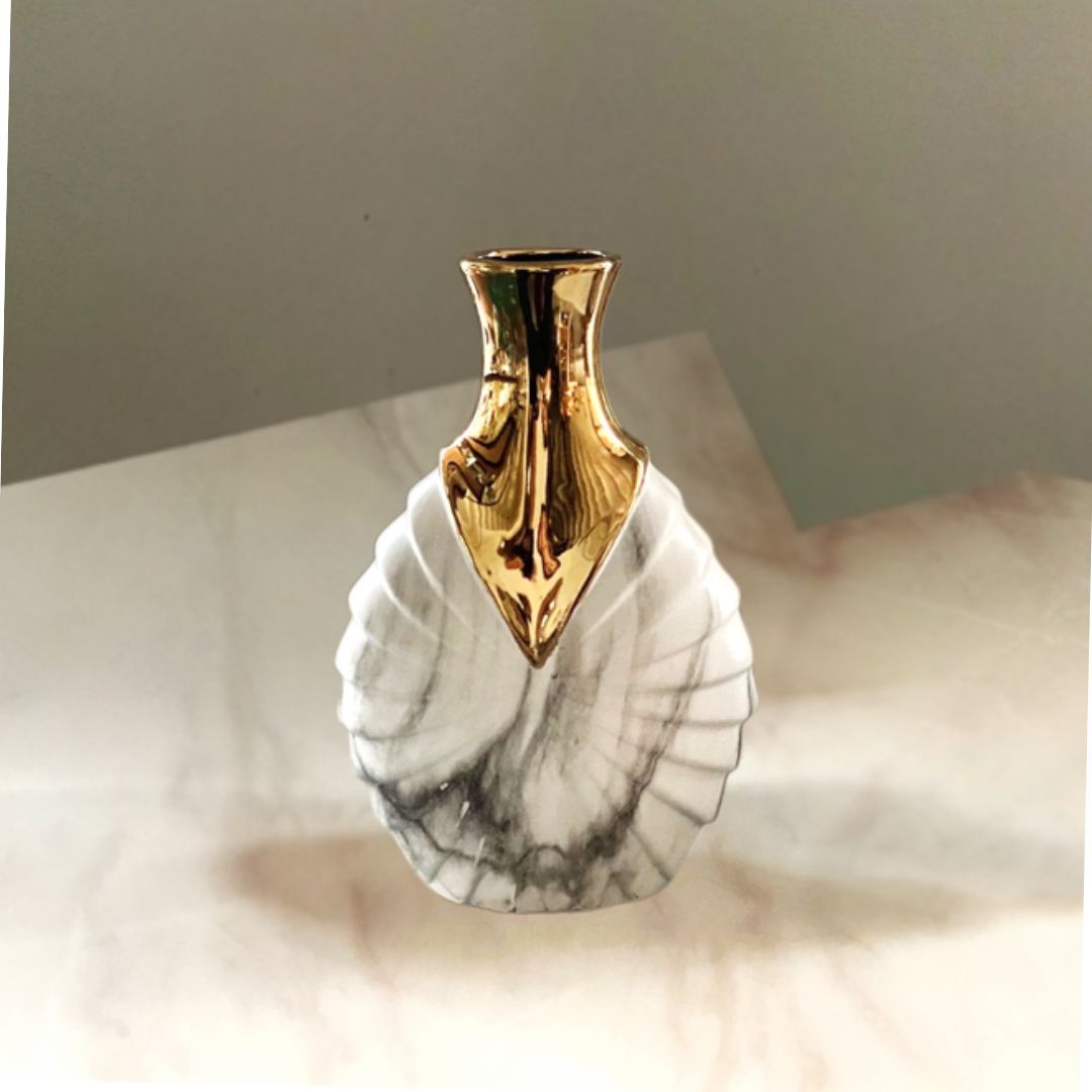 FLORERO DE CERAMICA BLANCO CON DORADO