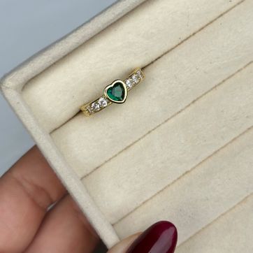 Imagen del producto Anillo corazón esmeralda 