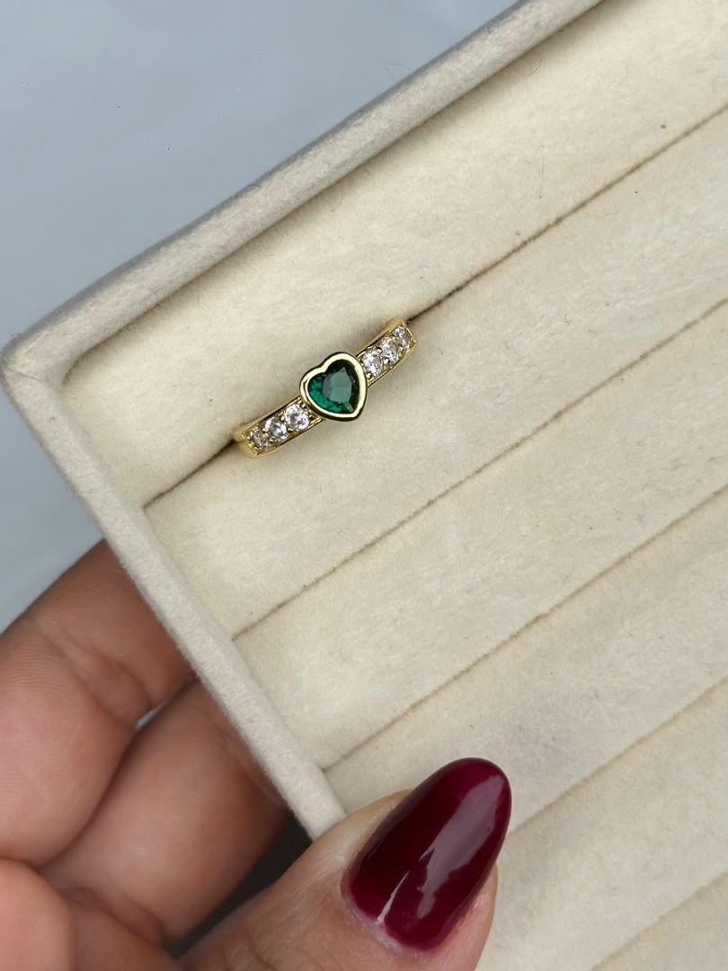 Anillo corazón esmeralda 