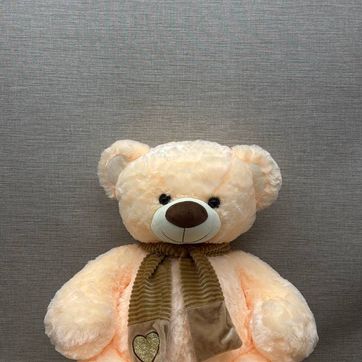 Imagen del producto OSO CLARO CON BUFANDA DE CORAZÓN 60 CM