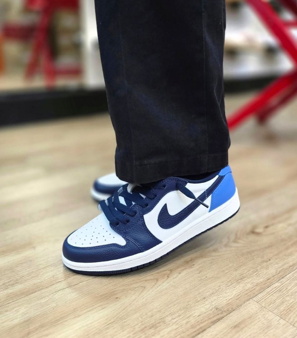 Air Jordan 1 Low OG 'Obsidian UNC