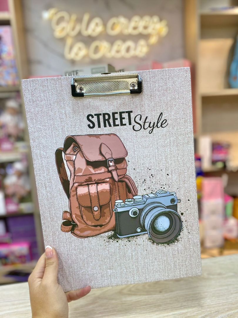 PORTAPAPEL / TABLA CON PINZA DECORADA