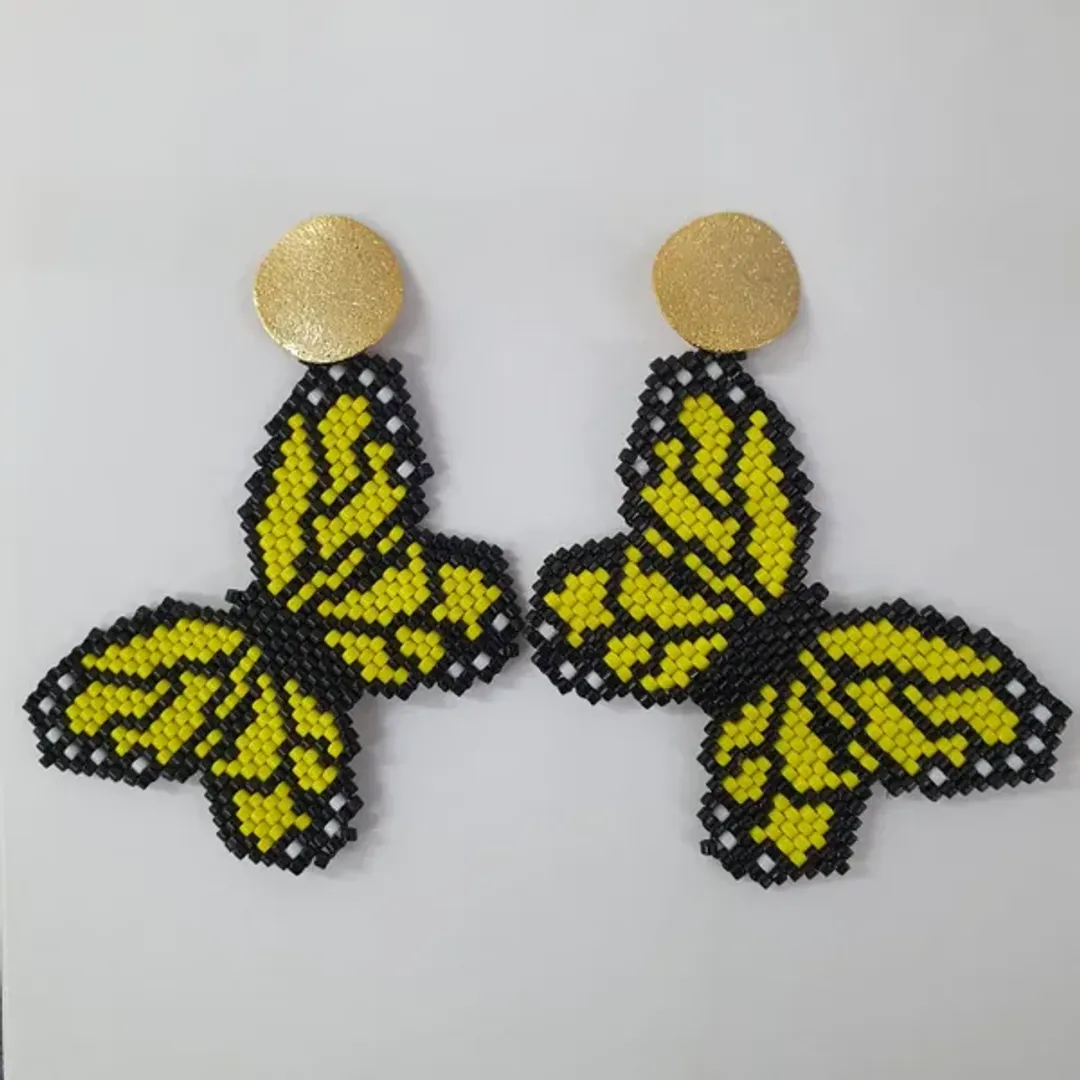 Arete Mariposa Miyuki con Topo Dorado