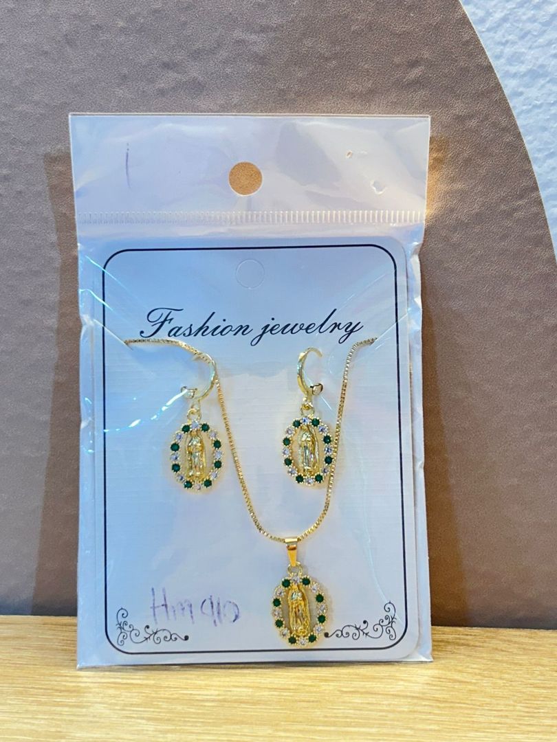 COLLAR Y ARETES