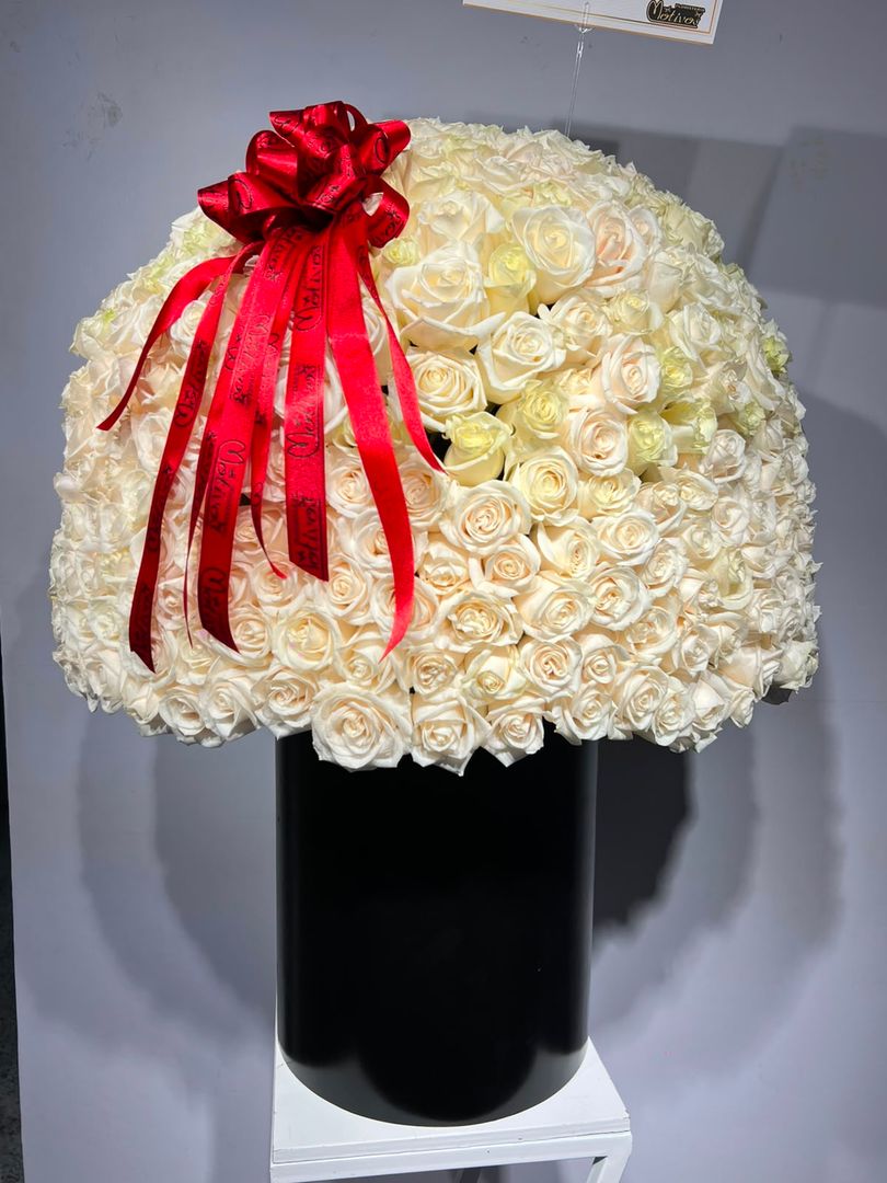 ARREGLO FLORAL REDONDO CON 500 ROSAS