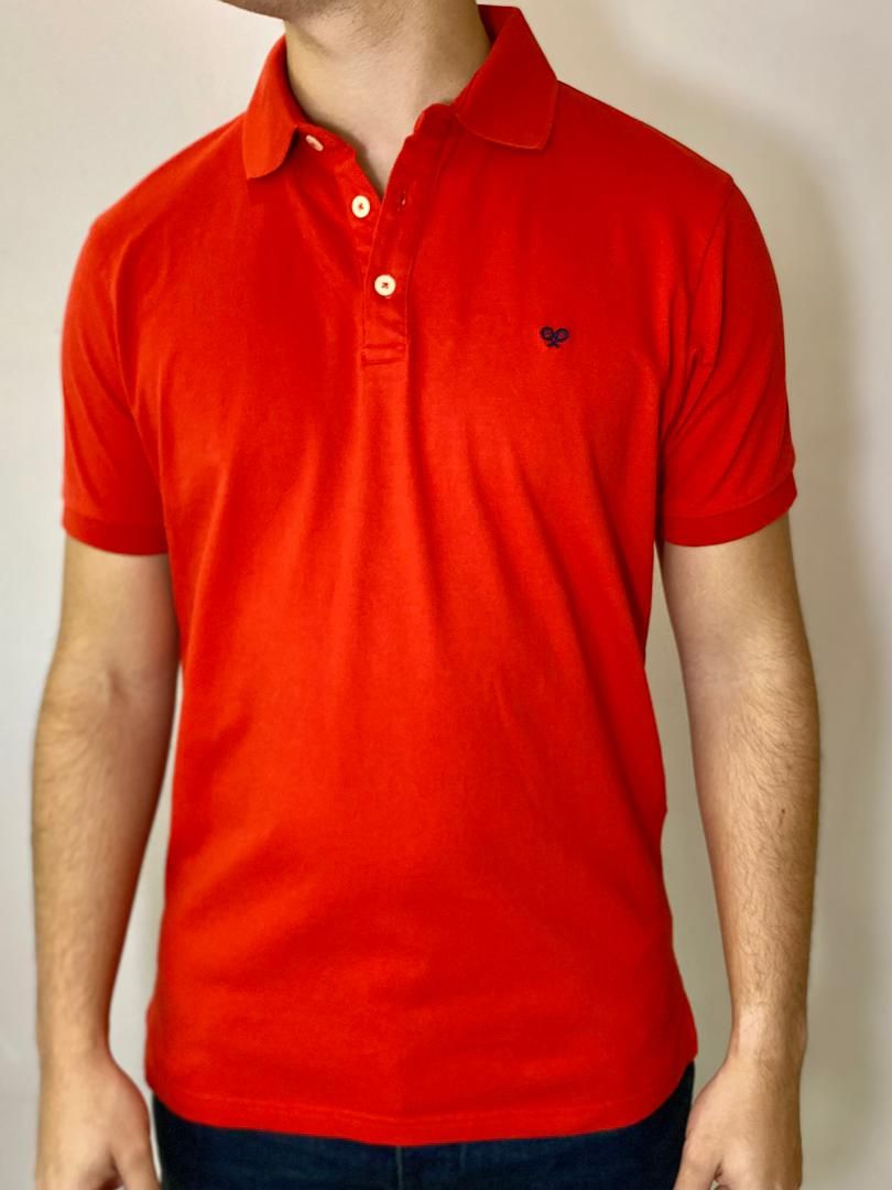 POLO TENNIS ESSENCIAL - ROJO