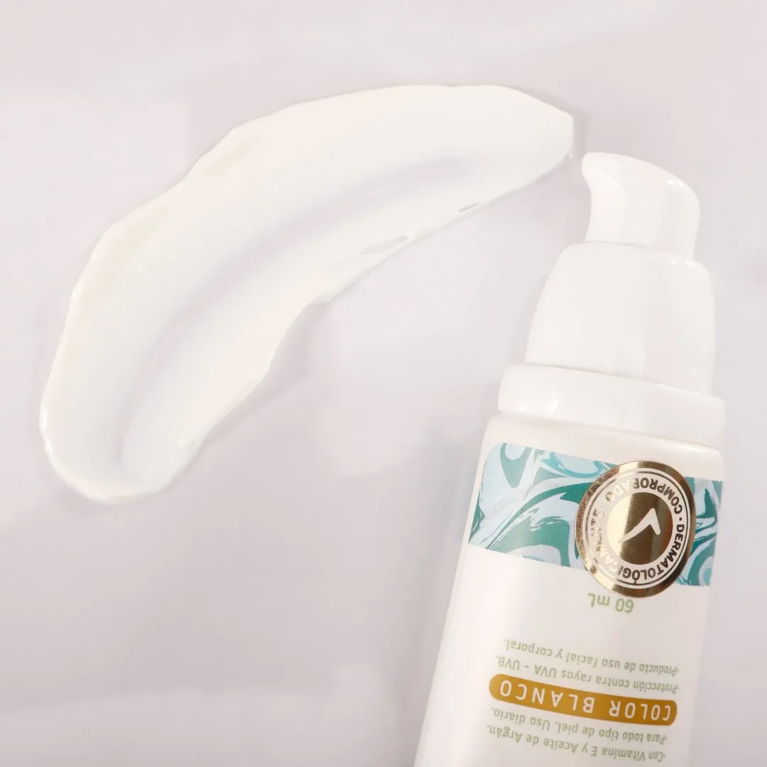 Bloqueador facial color blanco 
