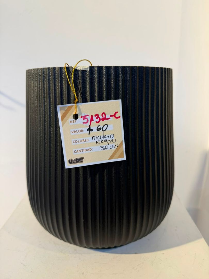 MATERO PLASTICO NEGRO TALLADO PEQUEÑO