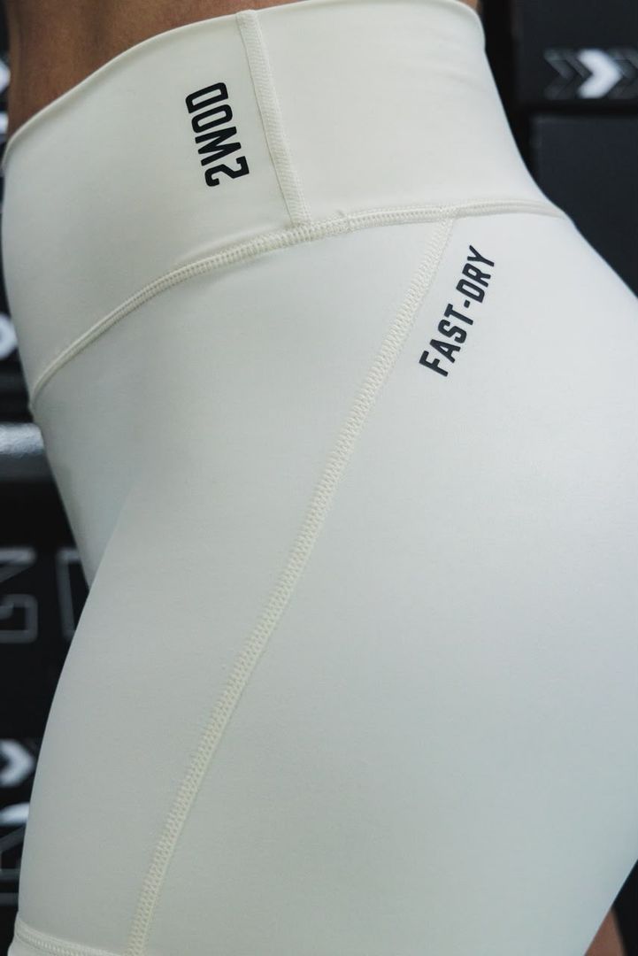 SHORT CLASICO SKY IVORY