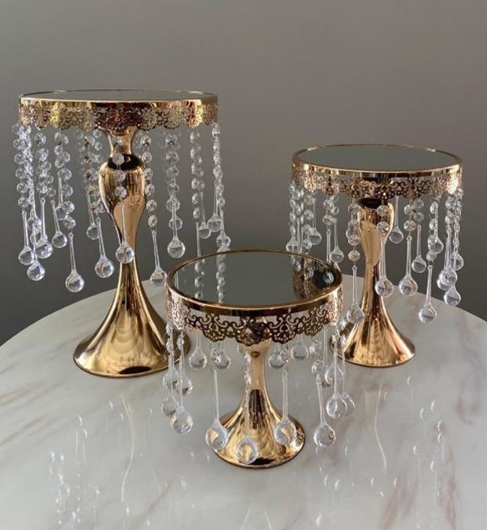 Set de tres bases en metal color dorado con espejo