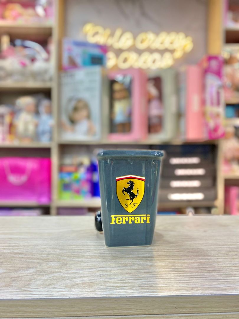 TAZA FERRARI CON RUEDAS 