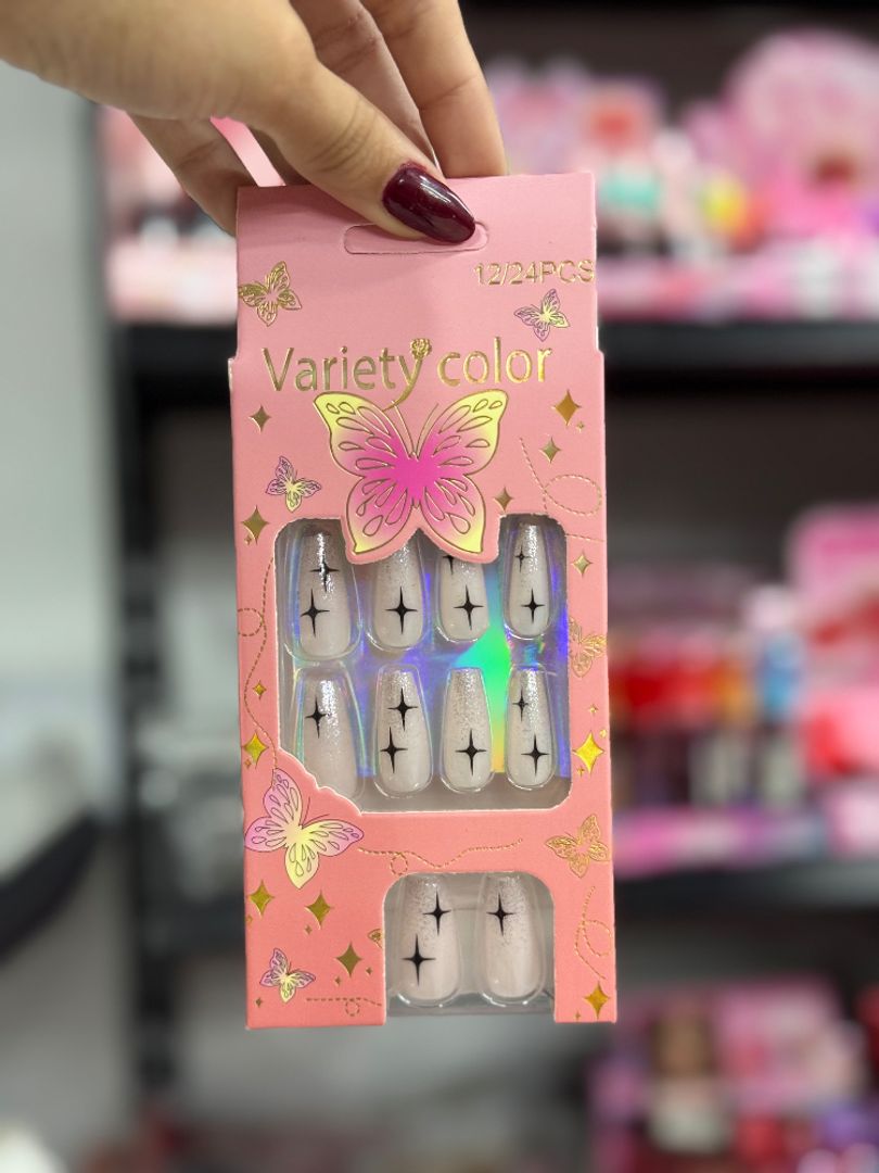 Uñas press on decoradas