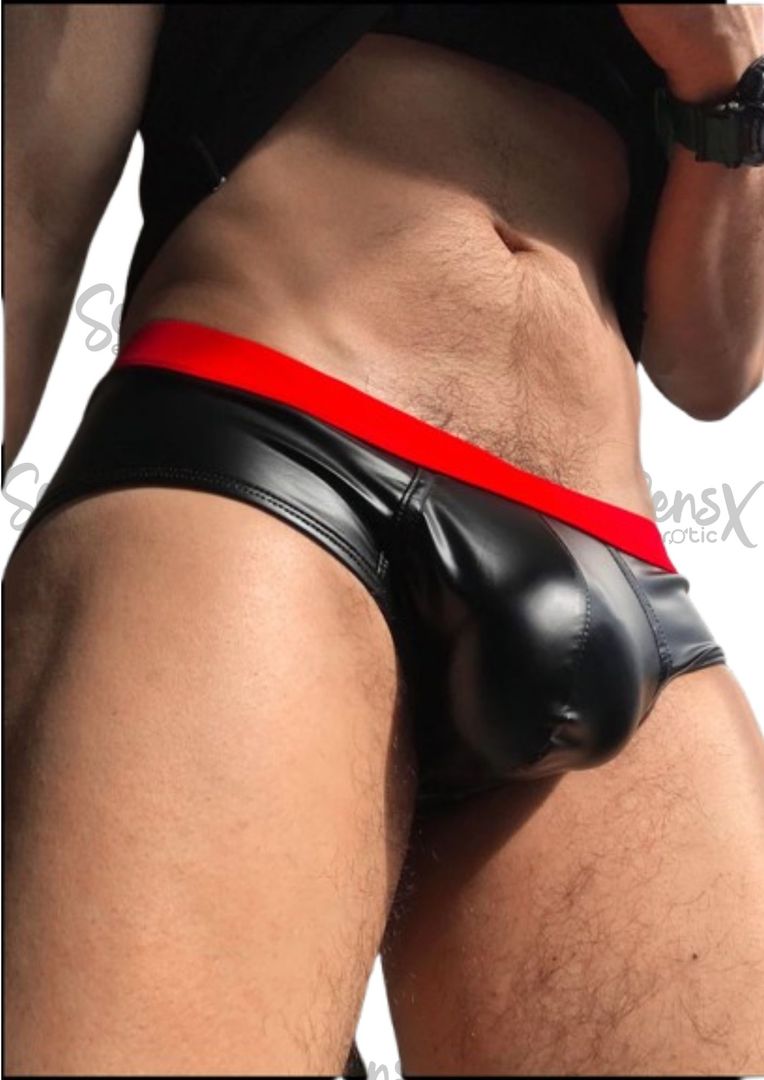 Bóxer ajustado de material efecto cuero 