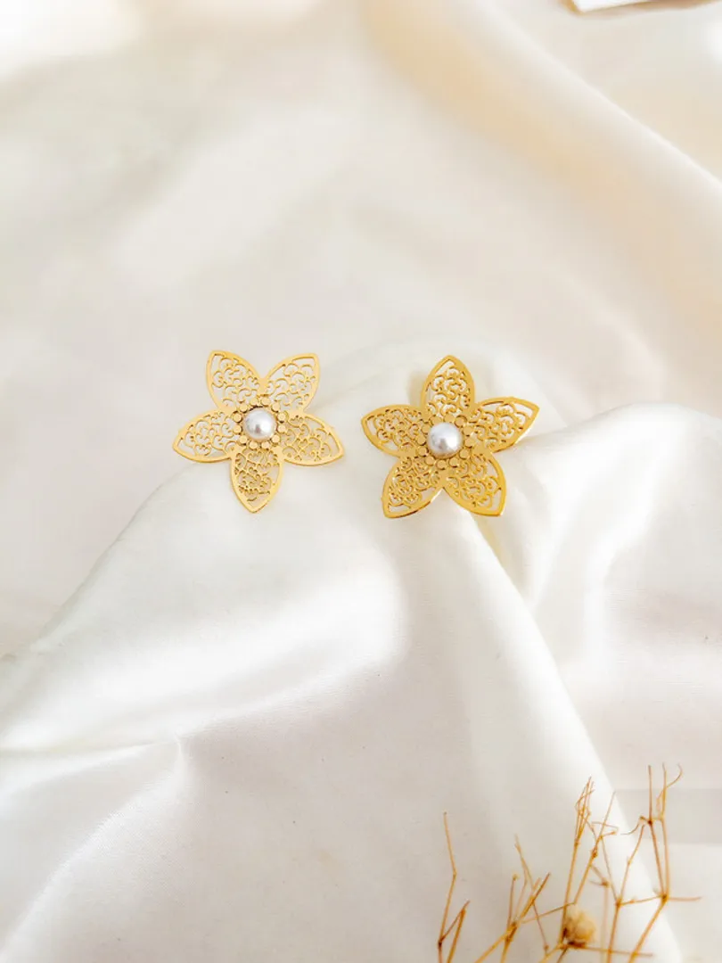 ARETE DE FLOR CON PERLA 