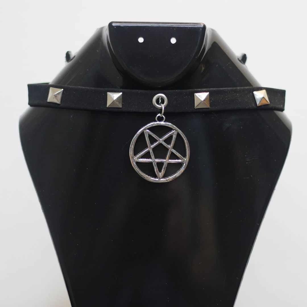CHOKER PENTAGRAMA TACHES