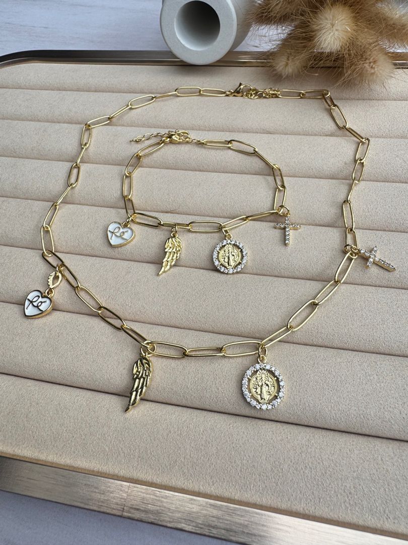 Set propósitos de pulsera y cadena con dijes 