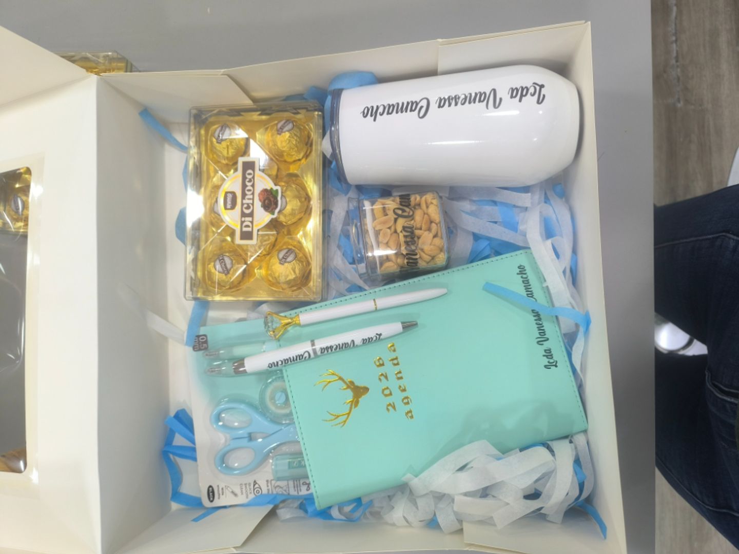 CAJA PARA JURADOS DE TESIS