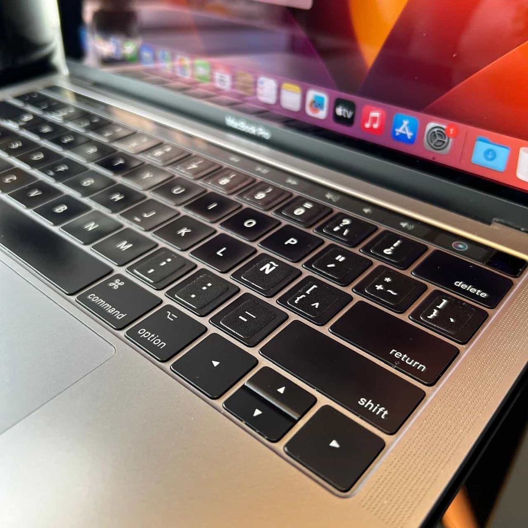 MacBook Pro A1706 13” Touchbar.