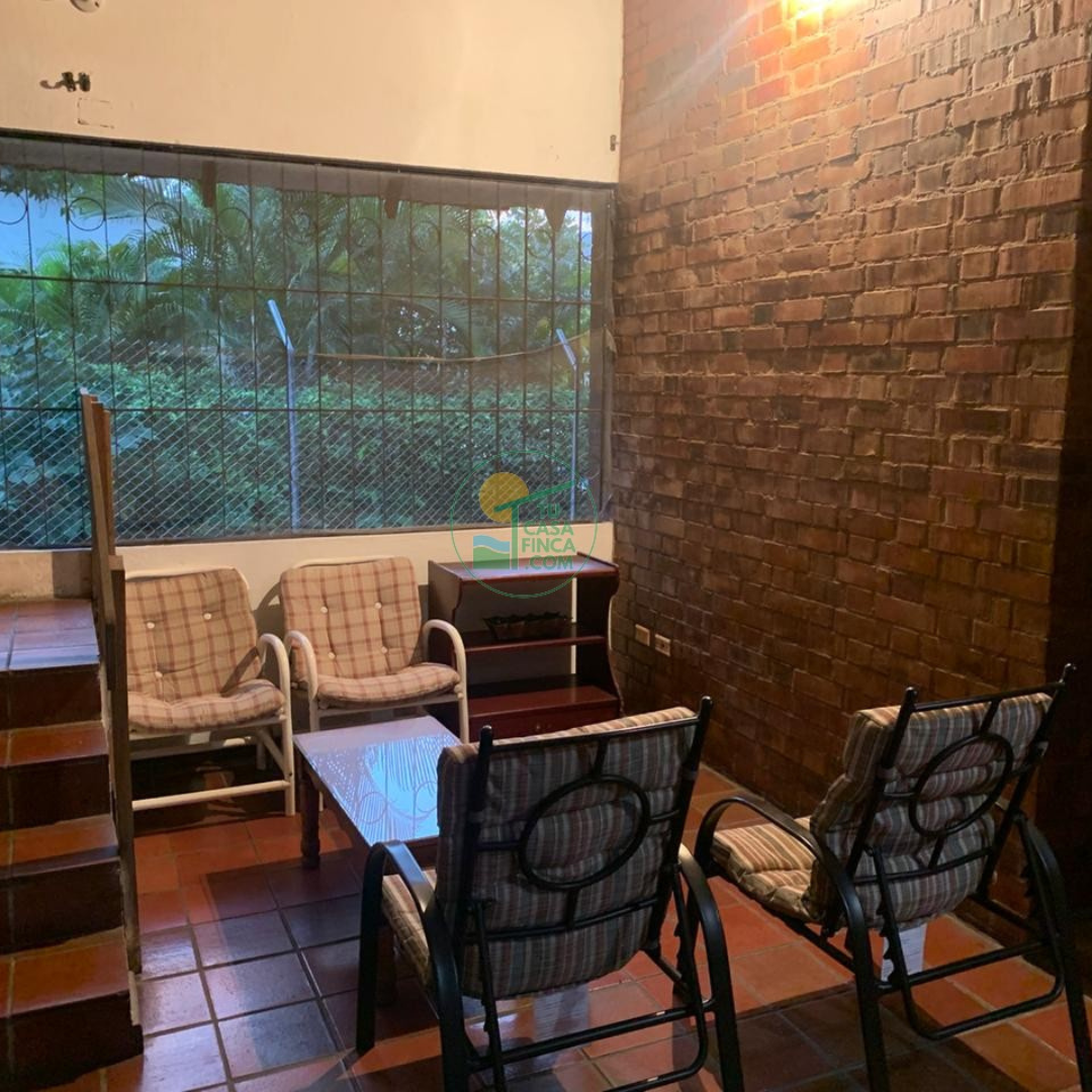 MELGAR |10|12 PERSONAS