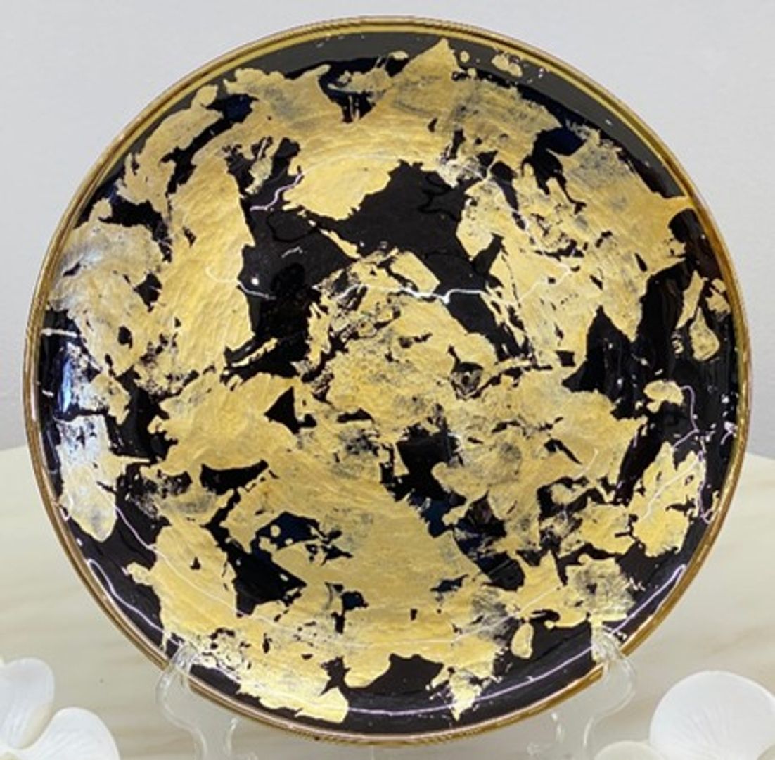 Bajo Plato Cristal negro con Dorado