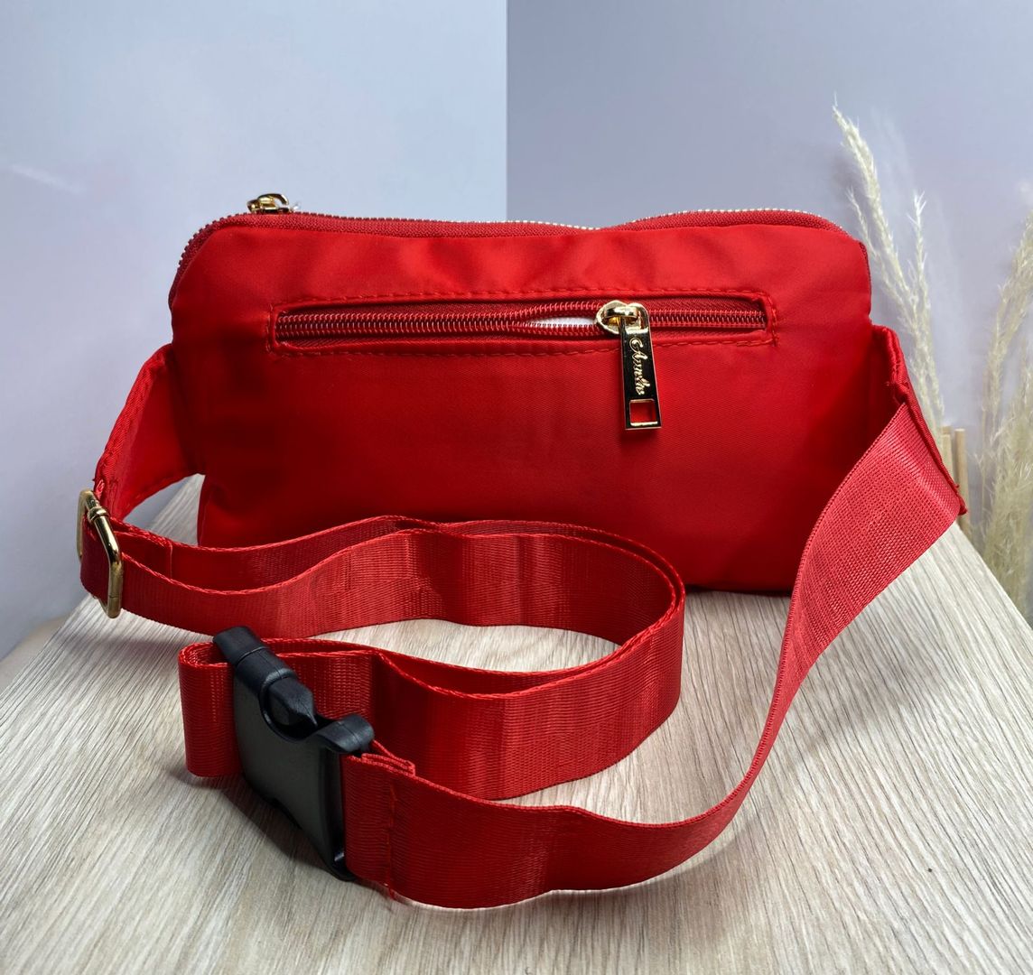 Canguro rojo, negro y plateado 