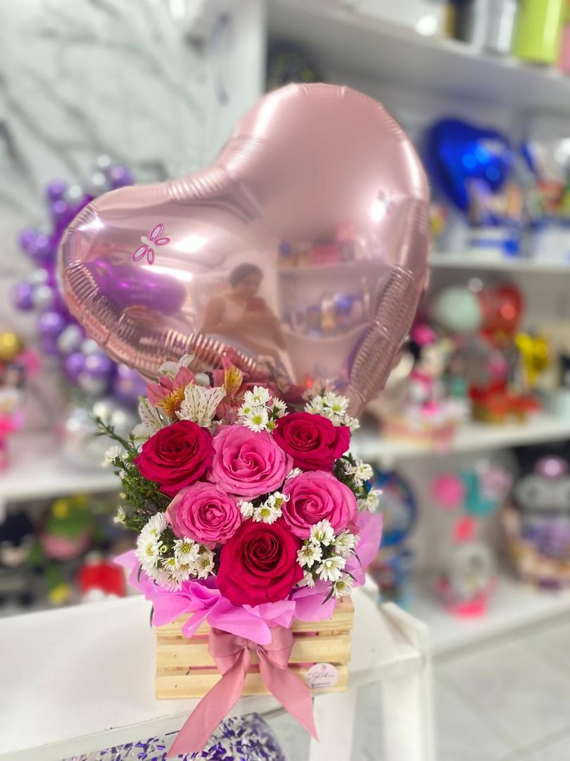 Detalle en cajita con flores