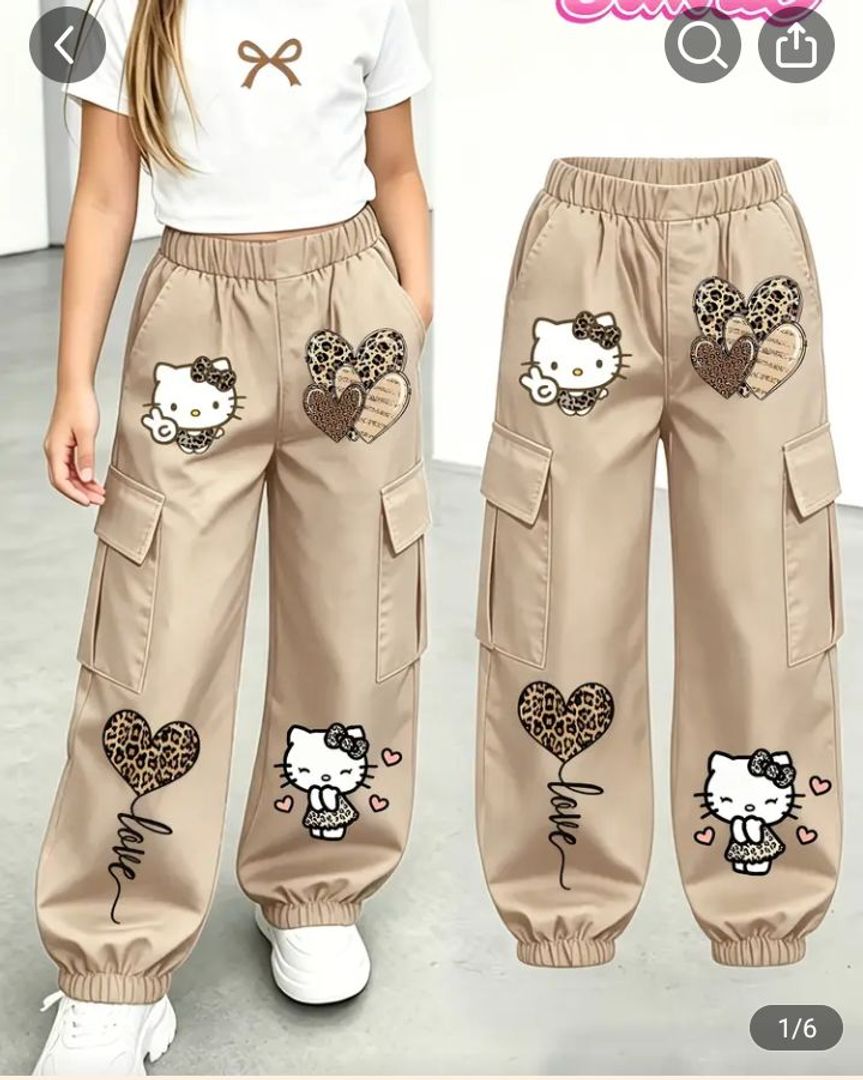 Conjunto y pantalón decorado de Hello Kitty 
