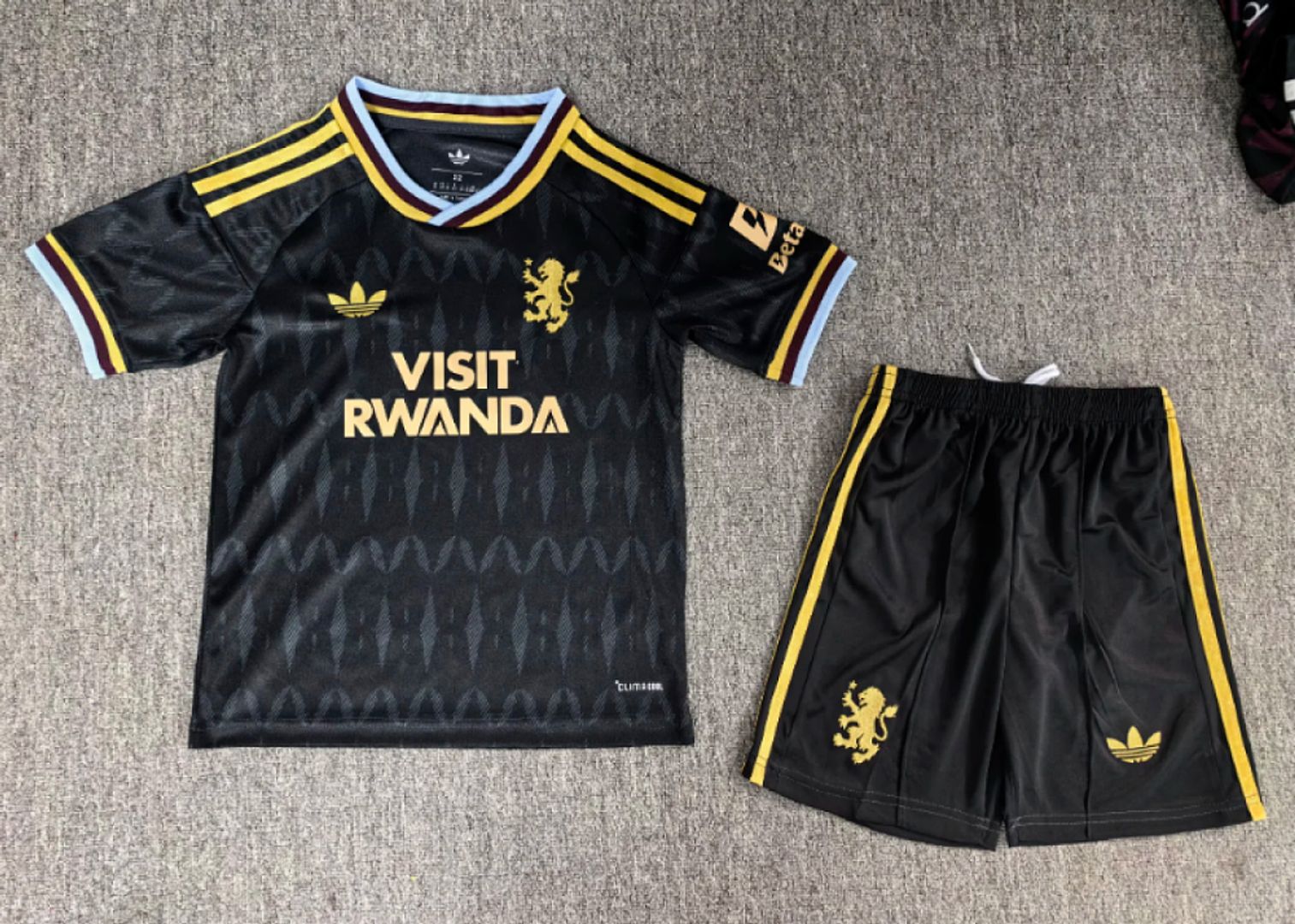 Aston Villa 2026-27 Niño Fan
