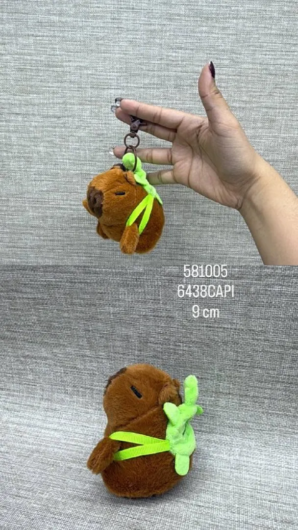 LLAVERO DE CAPIBARA CON TORTUGA DE 9 CM 